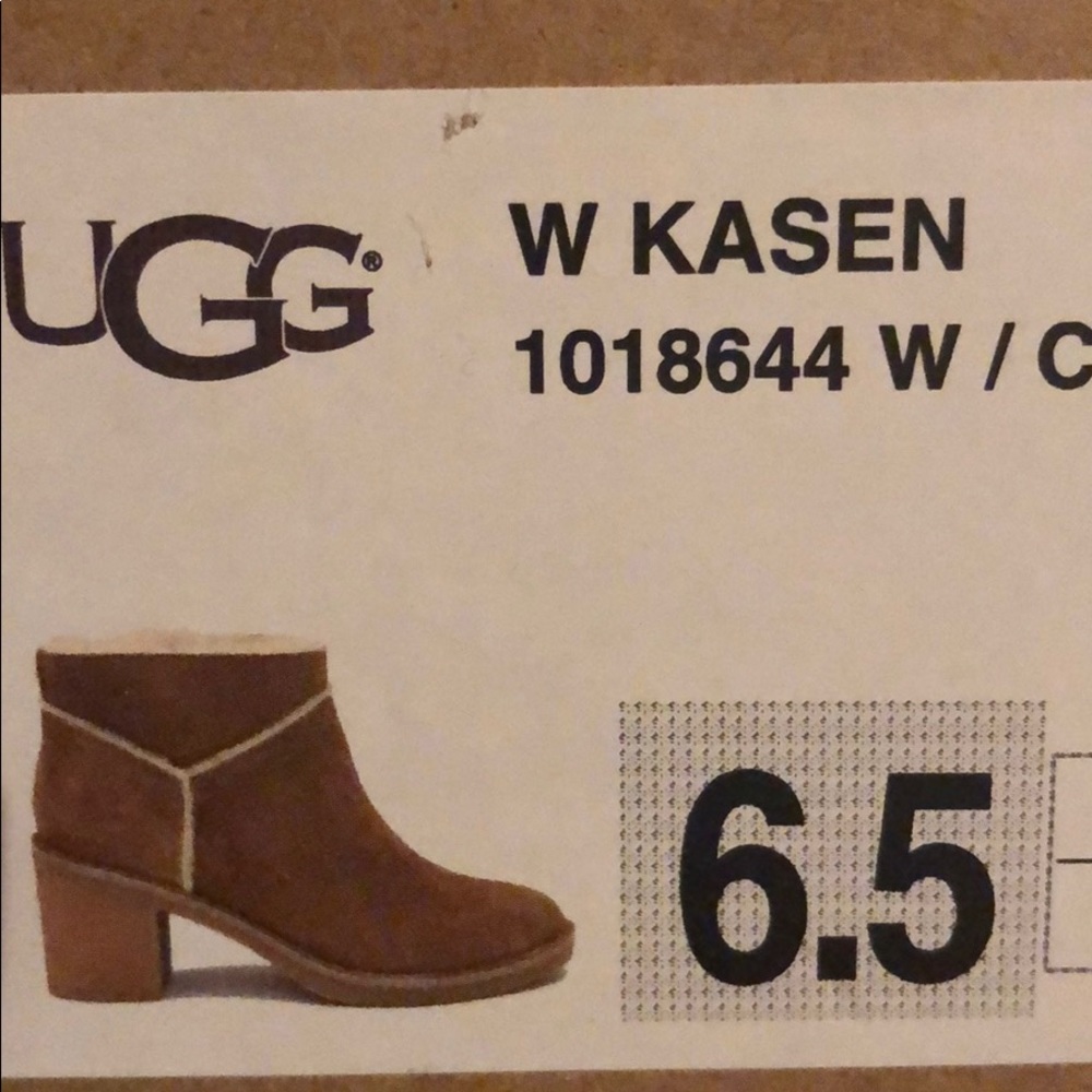Uggs NWT camel suede